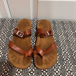 Yokono Brown Leather Buckle
Slip-On Slides Toe Loop
Sandals | Women's US 9